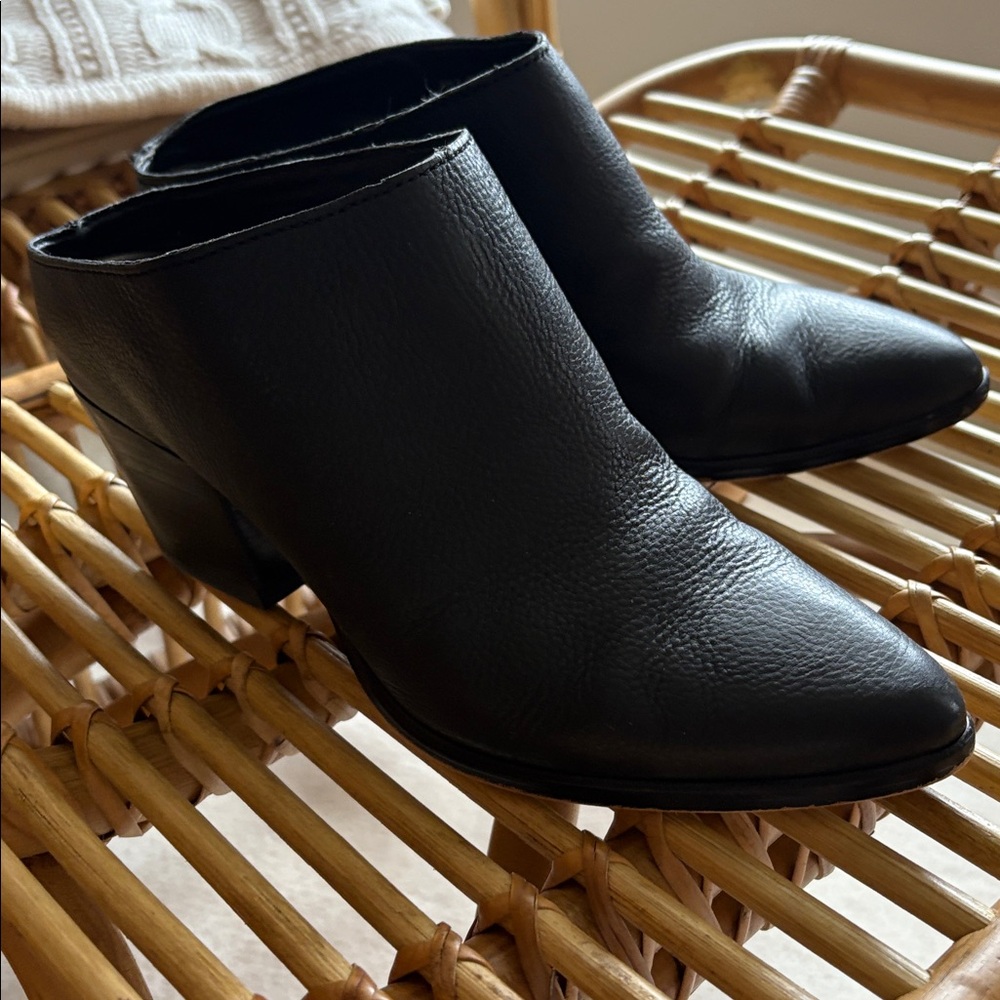 Dolce Vita Black Leather Roya Shoes GUC good mileage left